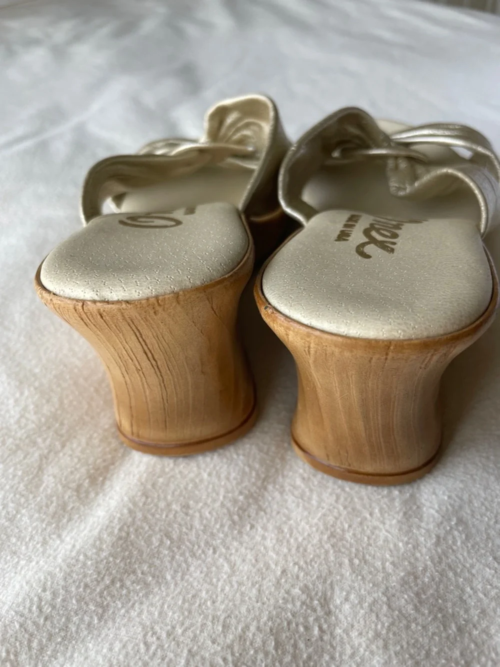 Onex Metallic Gold Knot Wedge Sandals Size 8 So comfy!